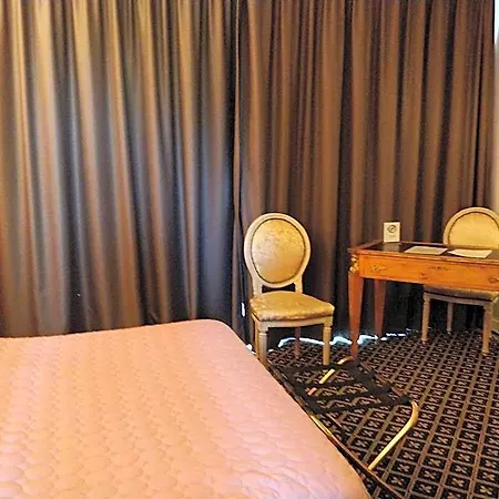 Hotell Fleur De Lys 3*