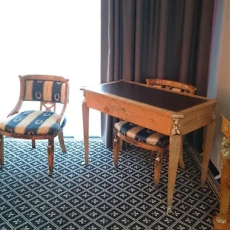 Hotell Fleur De Lys