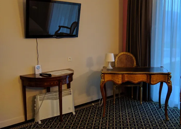 מלון Fleur De Lys 3*