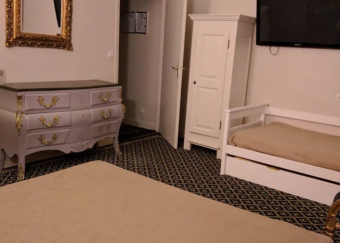 Fleur De Lys 3* באילול