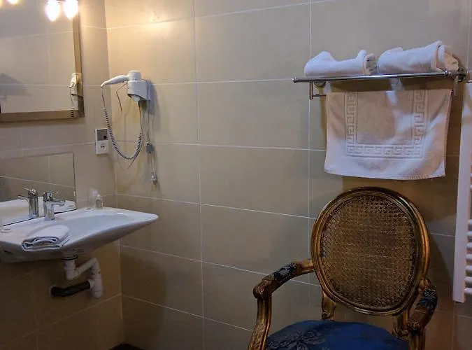 Fleur De Lys מלון 3*